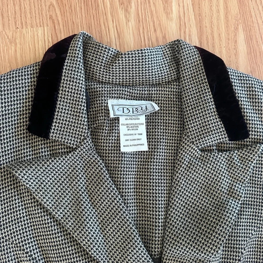 DBJ Houndstooth Blazer with Black Velvet Collar and Cuffs - Picture 3 of 10
